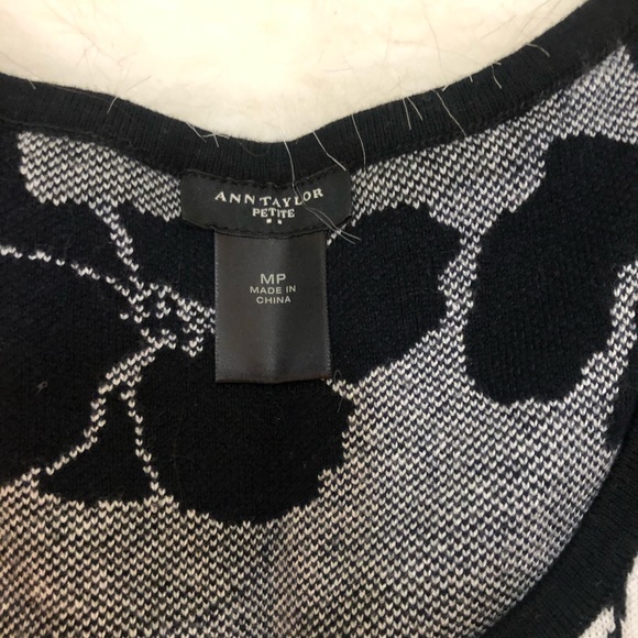 Ann Taylor dress, very warm perfect for the season - Picture 3 of 4